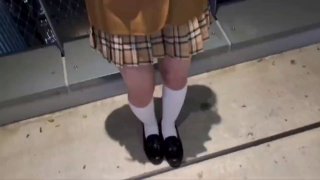 吸烟的女人最美，大耳环气质小少妇全程露脸大秀直播诱惑，自己抠骚逼道具抽插，高潮不断淫水顺着屁股往下流